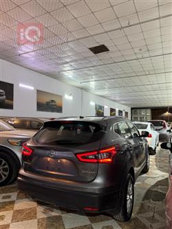 نيسان قاشقاي